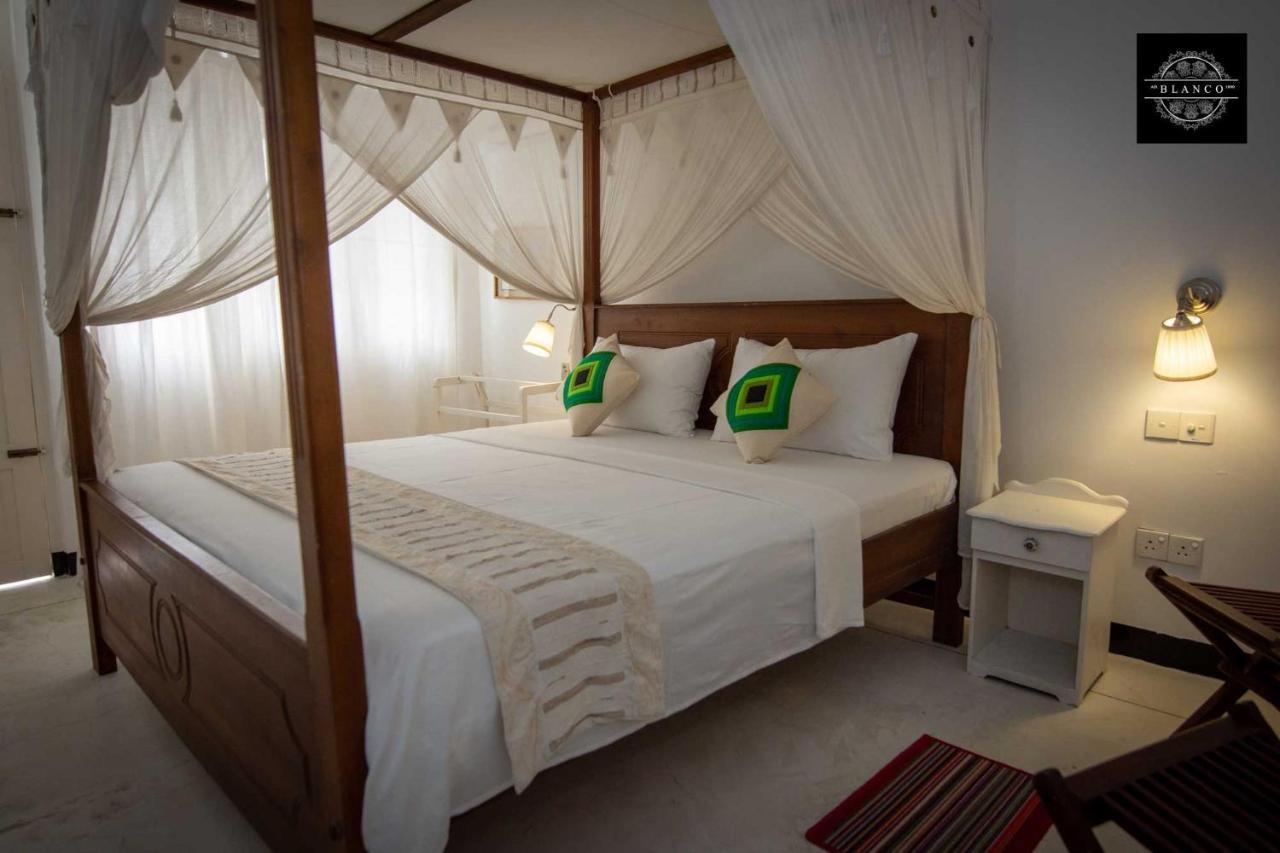Villa Blanco Dehiwala-Mont Lavinia Extérieur photo