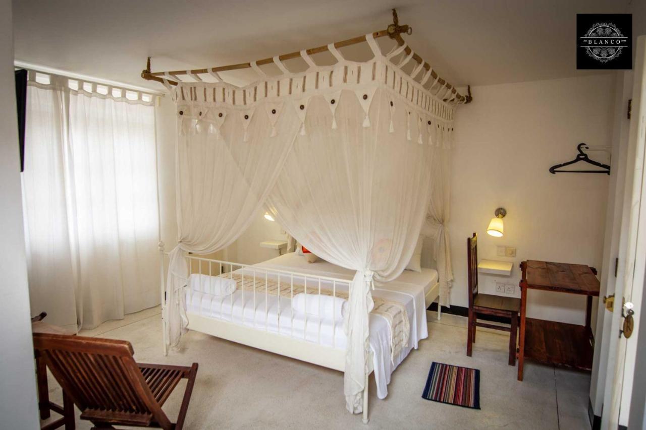 Villa Blanco Dehiwala-Mont Lavinia Extérieur photo